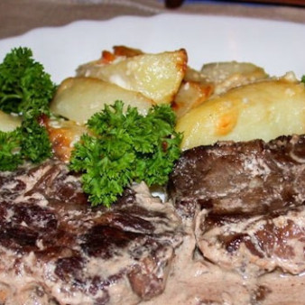 Телятина в красном вине