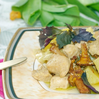 Картошка с курицей и грибами в мультиварке