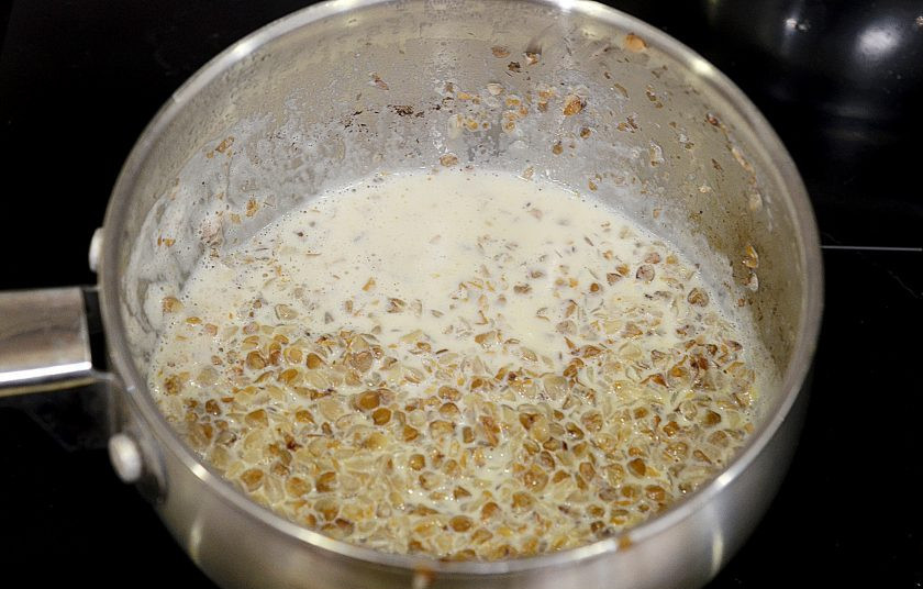 1. Этап. Гречневая каша с яблоком: 3. Варите минут 5.