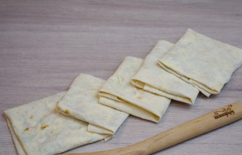 1. Этап. Лаваш в кляре: Вот такие конвертики у нас получились.