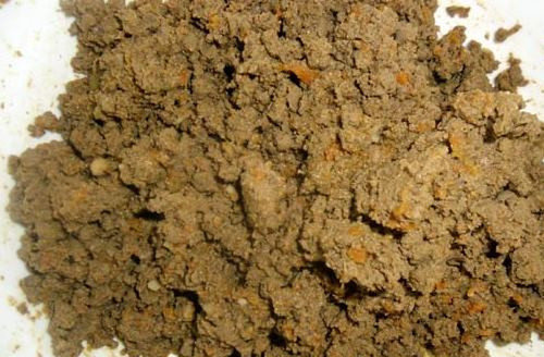 1. Этап. Начинка с печенью для пирожков: Затем сковородку снимаем с огня, даем содержимому остыть и пропускаем все через мясорубку. Должна получиться красивая однородная масса.