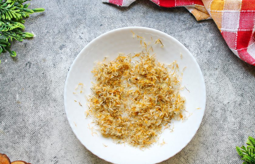 1. Этап. Чай из одуванчиков: Такой чай можно пить в любое время года, если высушить и заготовить их впрок. Для этого разложите их в один слой и сушите в тени в жаркий день в течение 8-12 часов. Хранить нужно в герметичной таре.