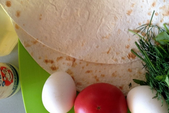 1. Этап. Жареные конвертики из лаваша: Подготовьте необходимые ингредиенты.