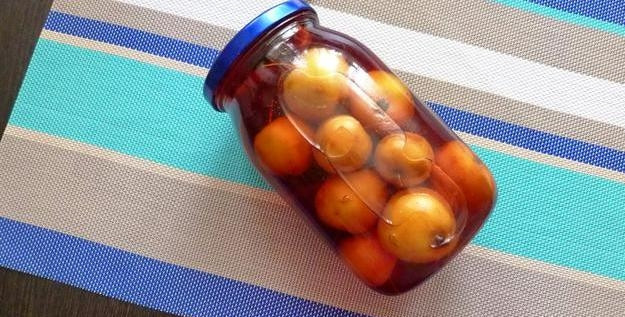 1. Этап. Компот из ранеток: Закупорьте крышкой и оставьте остывать (вверх дном). Приятной дегустации!