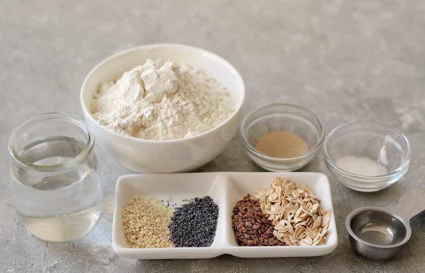 1. Этап. Злаковый хлеб в духовке: Подготовьте все ингредиенты.