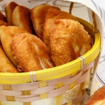 Пирожки с луком и яйцами