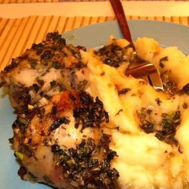 1. Этап. Курица в кинзе: Подаем в горячем виде с картофелем или рисом. Приятного аппетита! :)