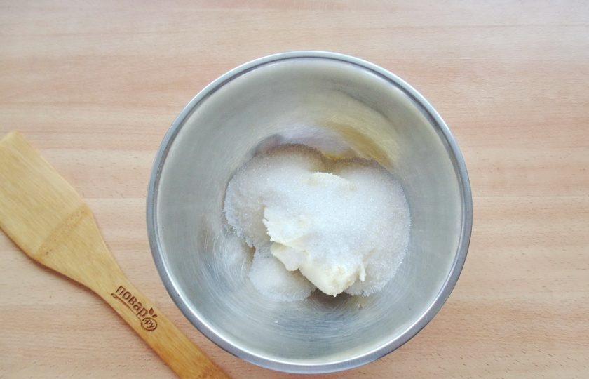 1. Этап. Песочный пирог с малиновым вареньем: Добавьте сахар.