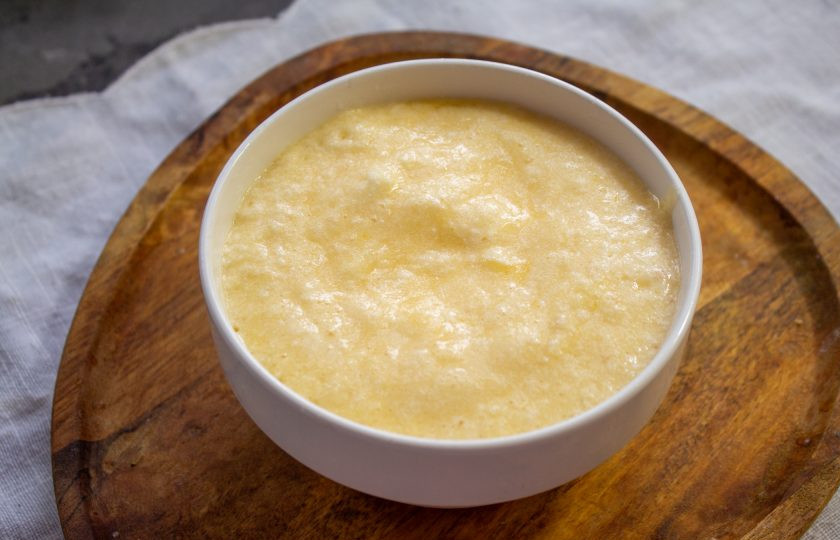 1. Этап. Суфле из яиц: Полученную массу переложите в подходящую форму для выпечки (смазав маслом). Выпекайте в разогретой до 200 градусов духовке 20-25 минут.