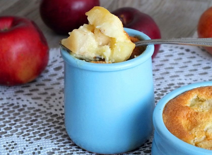 1. Этап. Пудинг из яблок: Десерт можно подавать как слегка теплым, так и полностью охлажденным. Выбор за вами. Приятного аппетита!