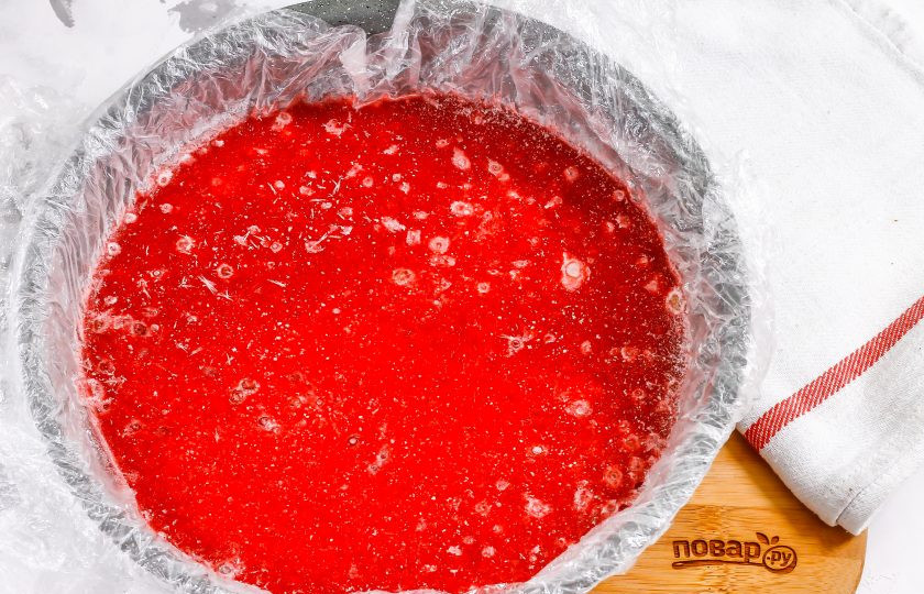 1. Этап. Клубничное конфи для торта: Спустя указанное время клубничное конфи будет полностью готово!