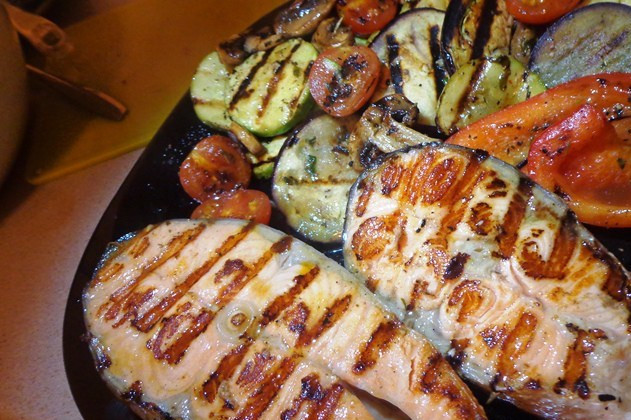 1. Этап. Рыба на сковороде: 3. Жарим с двух сторон по 2-4 минуты, в зависимости от толщины куска. Готово!