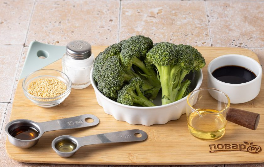 1. Этап. Брокколи с кунжутом: Подготовьте все ингредиенты.