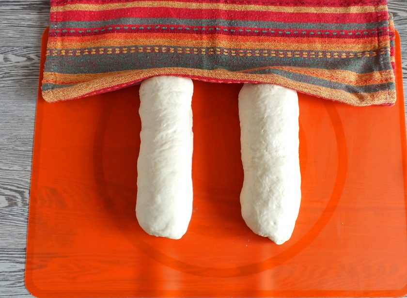 1. Этап. Городская булка: Рулетики накройте полотенцем и оставьте на 10 минут.