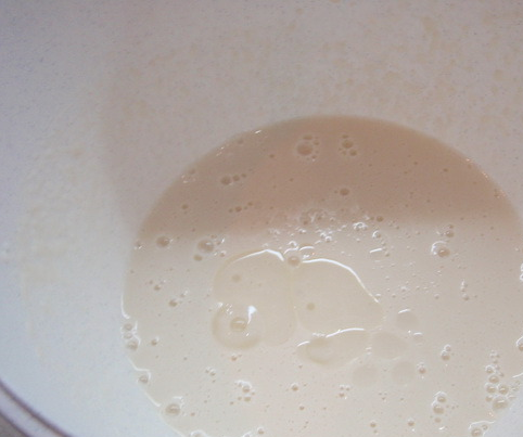 1. Этап. Блины из рисовой муки: 2. Теперь добавим масло (хорошо подойдет кунжутное, ореховое, или хотя бы не рафинированное подсолнечное). Отставим в сторону постоять на полчаса.