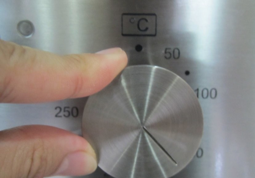 1. Этап. Пирог с яблоками (открытый): Для начала разогреем духовку до 200 градусов.