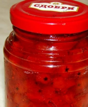 1. Этап. Варенье из лесной рябины: 4. Теперь отправляем варенье в стерилизованные банки и закатываем. Хранить лакомство лучше всего в темном и прохладном месте.