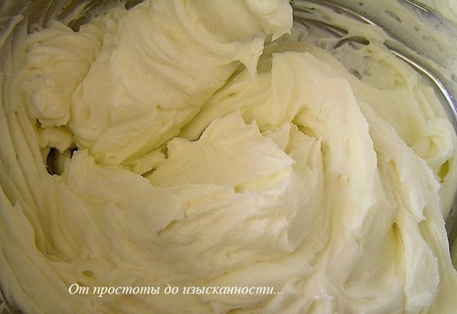 1. Этап. Фруктовая а-ля пицца: Хорошо перемешайте до растворения кристаллов сахара. Клубнику промойте, обсушите бумажным полотенцем, нарежьте ломтиками.