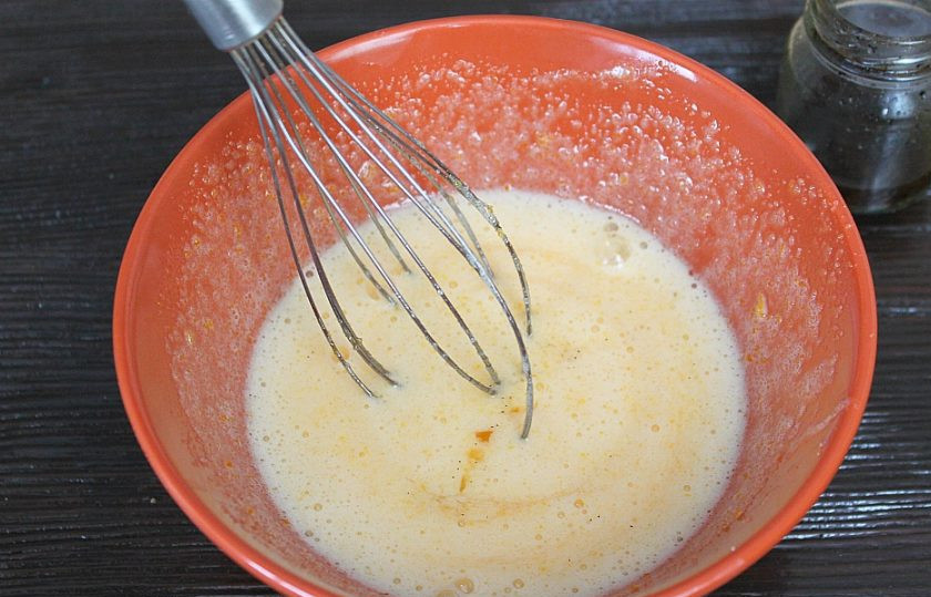 1. Этап. Мраморное печенье: Добавляем экстракт ванили или ванильную настойку.