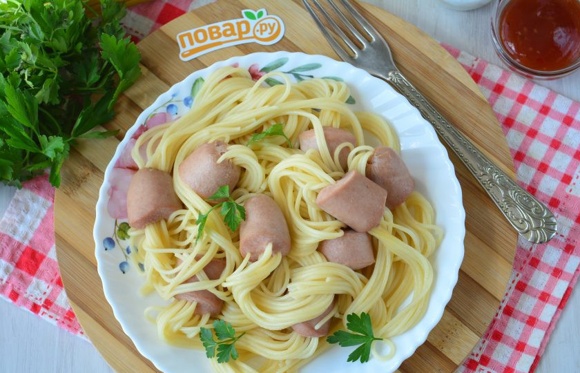 1. Этап. Волосатые сосиски: Слейте воду и подавайте блюдо к столу. Тут подойдет любой соус или просто полейте оливковым маслом. Приятного вам аппетита!