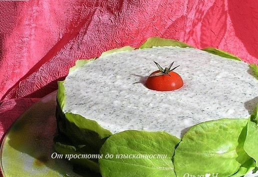 1. Этап. Торт-мусс с курицей и шпинатом: Готовый торт-мусс аккуратно извлеките из формы, украсьте листьями салата (или шпината) и подавайте к столу.