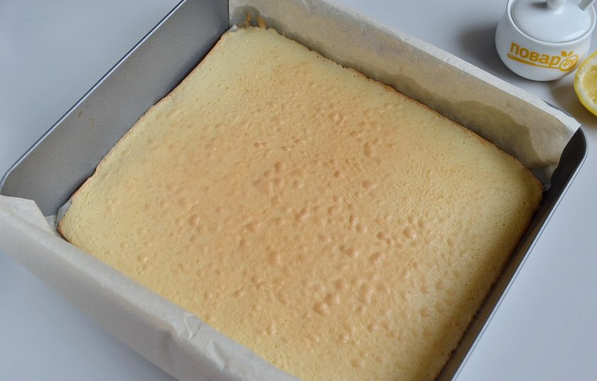 1. Этап. Бисквитный рулет Сладкий поцелуй: 7. Выпекайте бисквит 10-12 минут до слегка золотистого цвета, не пересушите!