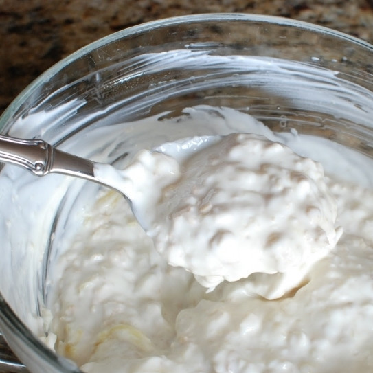 1. Этап. Мюсли по-швейцарски: На следующее утро вы заметите, что мюсли загустели, вкусы и ароматы ингредиентов отлично перемешались, а овсянка стала мягкой.