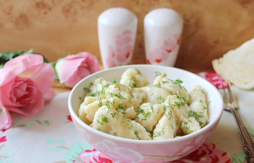 1. Этап. Клецки из капусты: Клецки из капусты готовы. Подавайте к столу со сливочным маслом или сметаной. Приятного аппетита!