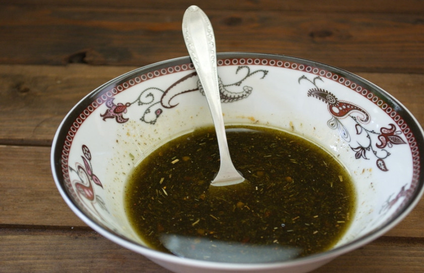 1. Этап. Маринад для свинины в духовке: В полученном соусе можно мариновать мясо. Выстаивания соус не требует.