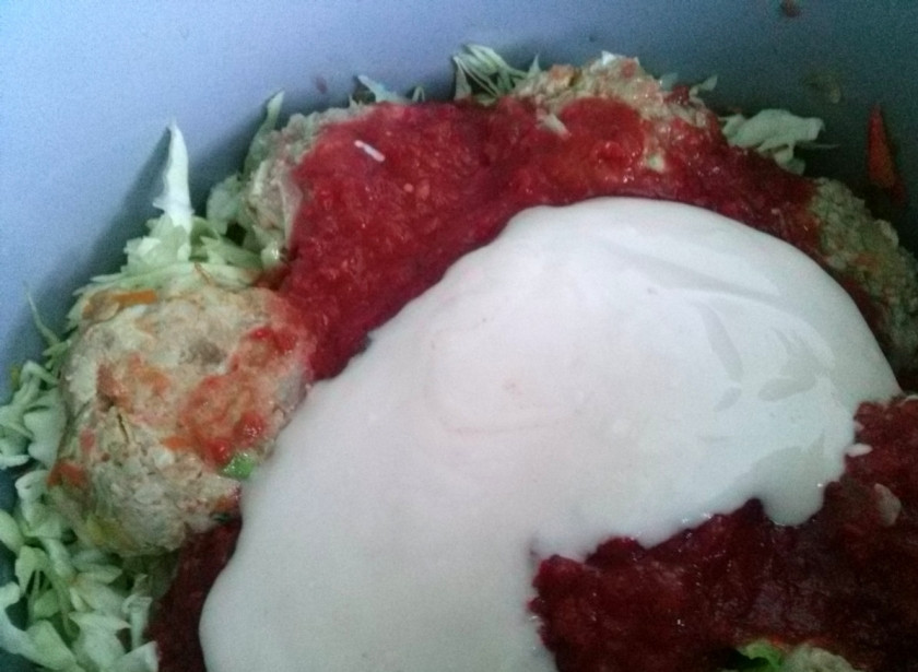 1. Этап. Ленивые голубцы с рисом и фаршем: Добавьте томатный сок, сметану и включите режим 