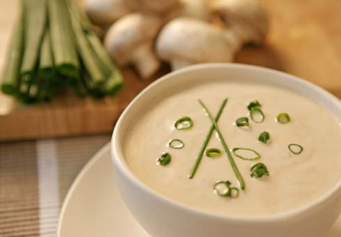 1. Этап. Суп из шампиньонов постный: Готовый суп разлейте по тарелкам и подавайте со свежей зеленью. Приятного аппетита!