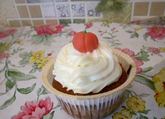 1. Этап. Вкусный крем для торта: Мешайте крем блендером до однообразной массы. Добавляйте крем в торт или пирожные. Приятной дегустации!