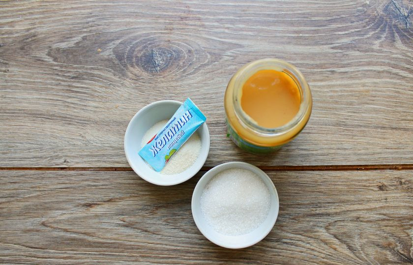 1. Этап. Желе из фруктового пюре: Подготовьте все необходимые ингредиенты для приготовления желе из фруктового пюре.