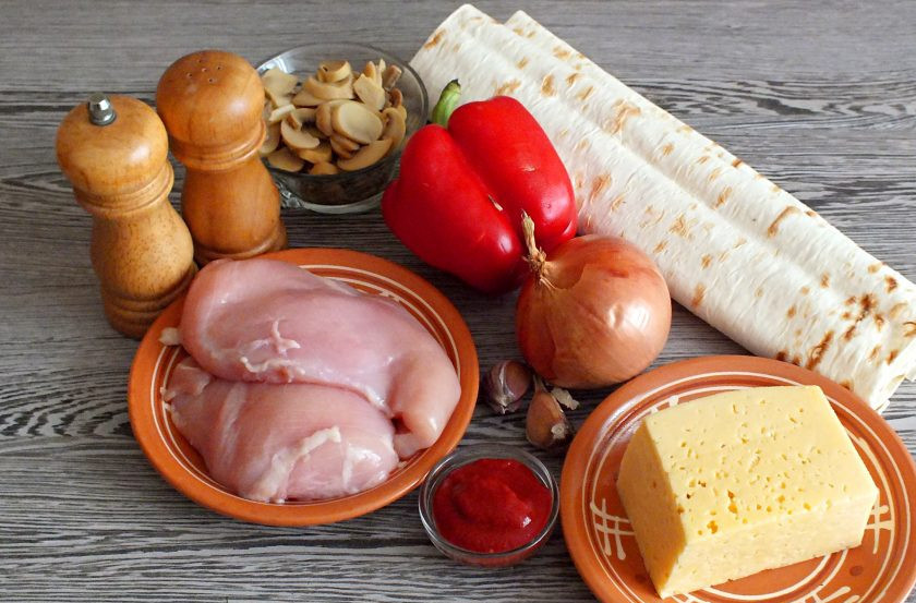 1. Этап. Энчиладос с курицей в лаваше: Подготовьте необходимые ингредиенты.