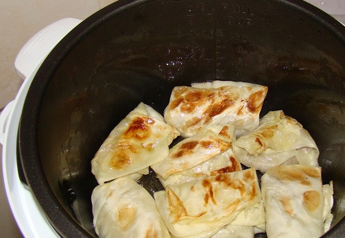 1. Этап. Голубцы в скороварке: 6. Обжаренные голубцы отложить в сторону и выложить следующую партию.