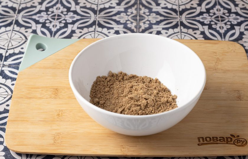1. Этап. Овсяноблин без яиц и молока ПП: В кофемолке измельчите льняные семечки до состояния муки.