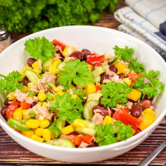 Салат с тунцом и красной фасолью