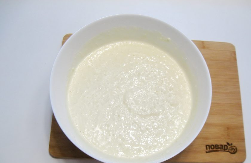 1. Этап. Запеканка из творога и пшенной каши: Перемешайте все эти ингредиенты венчиком.