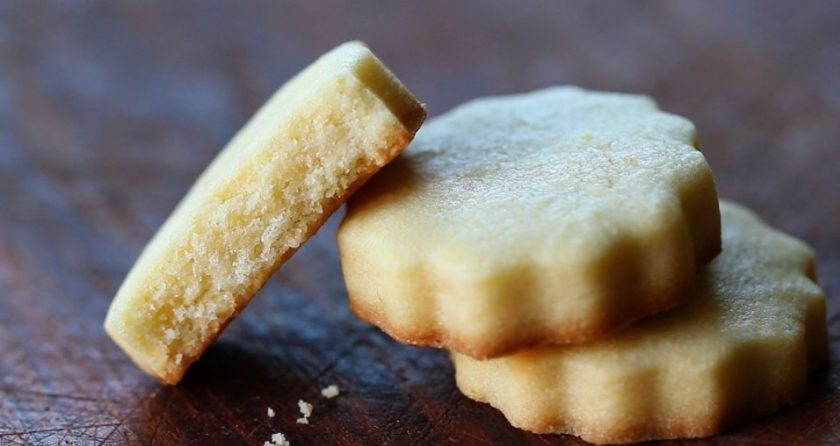 1. Этап. Песочное печенье с апельсином: 9. Выпекайте изделия на противне всего 10 минут при 200 градусах в духовом шкафу. Подавайте в остывшем виде. Приятного чаепития!