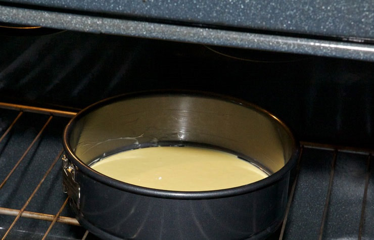 1. Этап. Торт для мужа: 8. Отправить в разогретую духовку и выпекания около 15 минут.