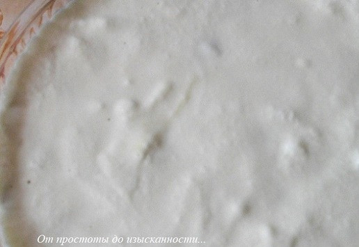 1. Этап. Клафути с виноградом: Залейте оставшимся тестом.