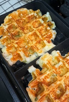 1. Этап. Вафли Сырный восторг: Одна вафля - 1,5 ст. ложки теста