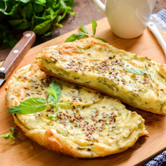 Пирог с творогом и щавелем