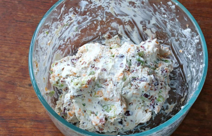 1. Этап. Колобки Три сыра: Хорошенько все перемешайте до однородности.