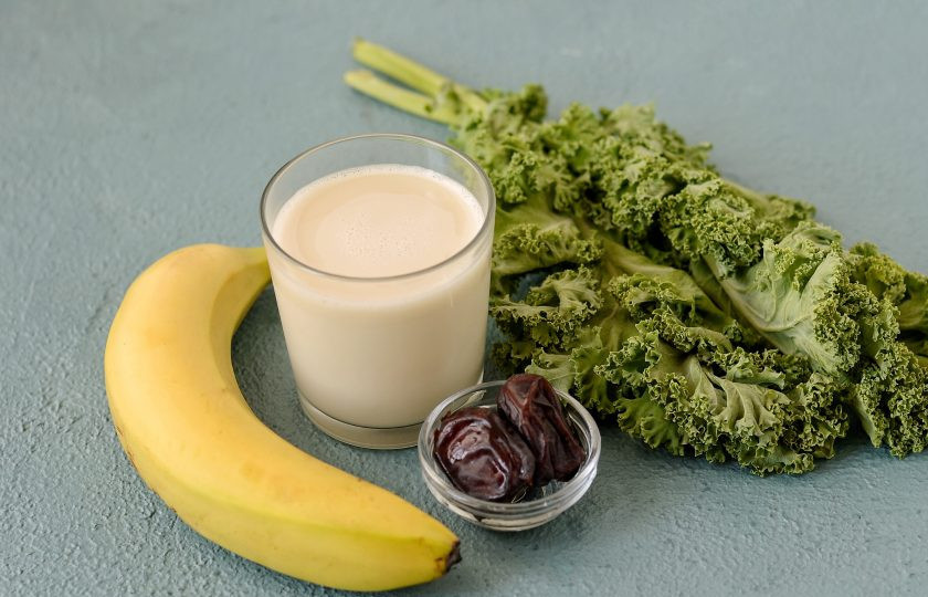 1. Этап. Смузи из кейла: Подготовьте все ингредиенты.