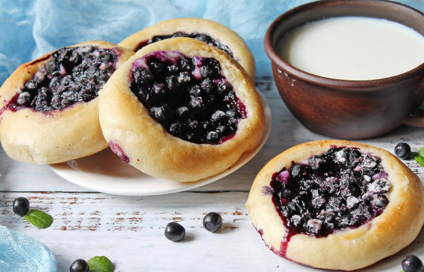 1. Этап. Ватрушки с черникой: Приятного аппетита!