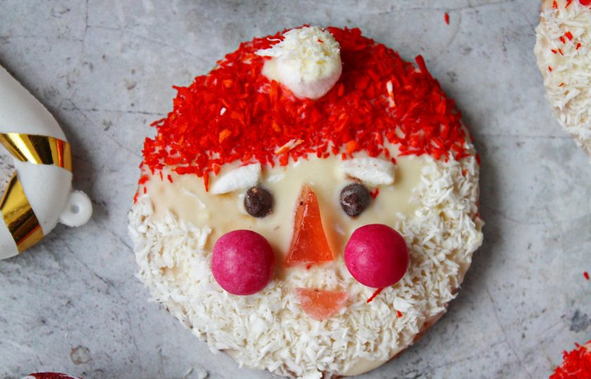 1. Этап. Бисквитное печенье Дед Мороз: Вот такие они получаются.