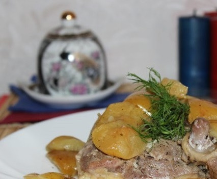 1. Этап. Индейка с яблоками в рукаве: 5. Поставьте мясо в духовку на 1,5 часа при температуре около 180 градусов. Теперь вы знаете, как приготовить индейку с яблоками в рукаве. Приятного аппетита!