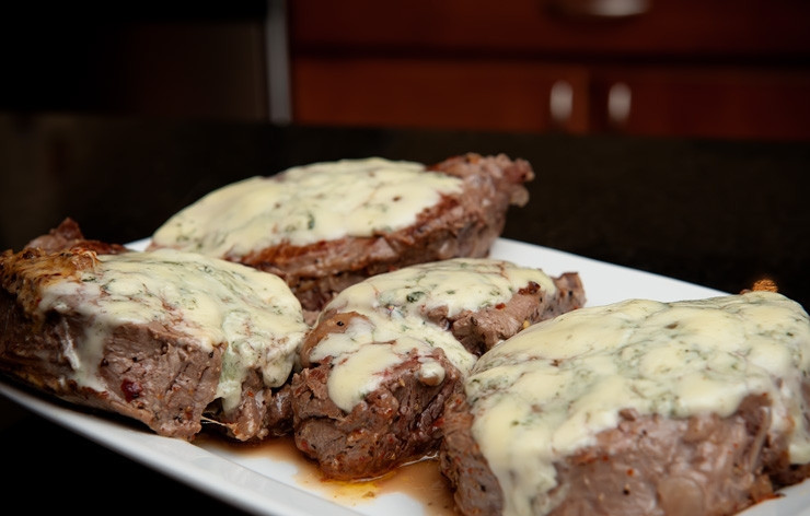 1. Этап. Жареное мясо с чесноком: Приятного аппетита!