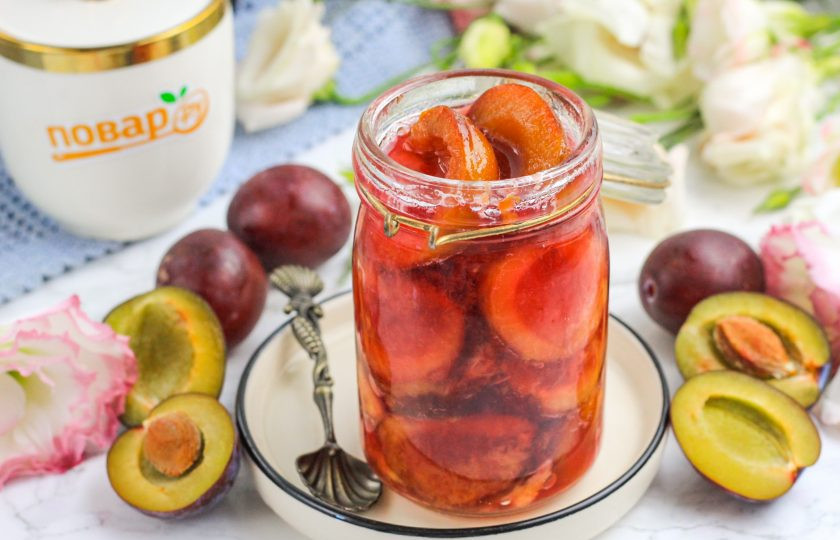 1. Этап. Варенье из недозрелых слив: Выложите варенье из недозрелых слив в банку и закрутите крышку. Остудите при комнатной температуре и перенесите в кладовую, погреб, подвал. Храните до зимы. Приятного вам аппетита!